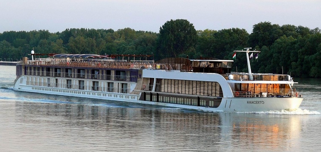 Nuestro buque el AmaCerto (AmaWaterways) navegando al atardecer... CRUCEROS AMACERTO CRUCEROS AMADEUS WATERWAYS CRUCEROS RHIN CRUCEROS EUROPA CRUCEROS AMACERTO RHINE CRUISES AMACERTO NEW LUXURY RIVER CRUISES AMAWATERWAYS